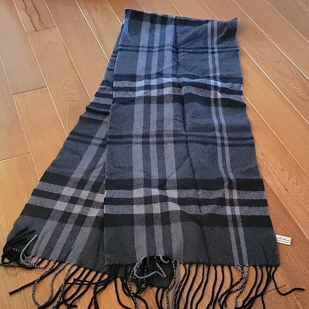 Enya Montanani Luxe Cashmere Wool Blend Black Plaid‎ Tassel Scarf
